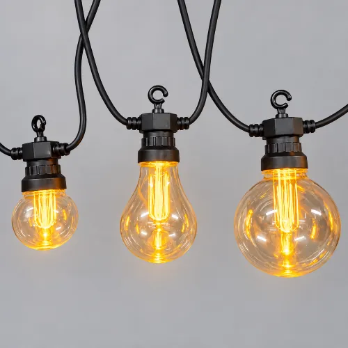 Bombillas Edison colgantes en tonos cálidos