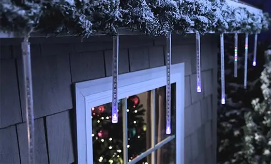 decoración con guirnalda caída meteoritos