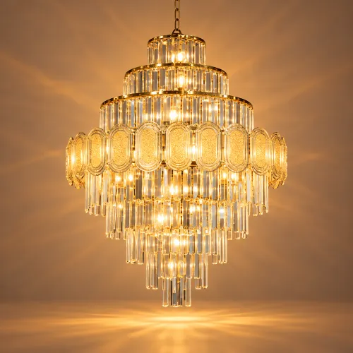 Majestuosa lámpara de cristal dorado