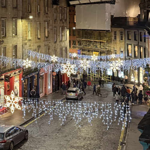 cortinas icicles en la calle para navidad topluz